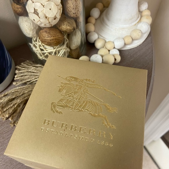 Burberry watch - Picture 4 of 4